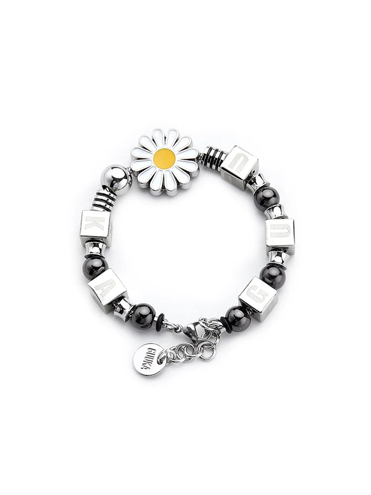 GUUKA Daisy Charm Beaded Bracelet