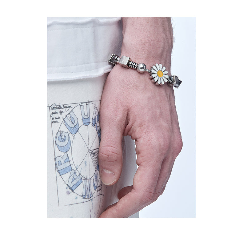 GUUKA Daisy Charm Beaded Bracelet