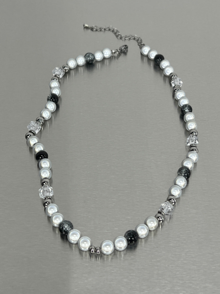 MINBIN Elegant Monochrome Pearl Necklace