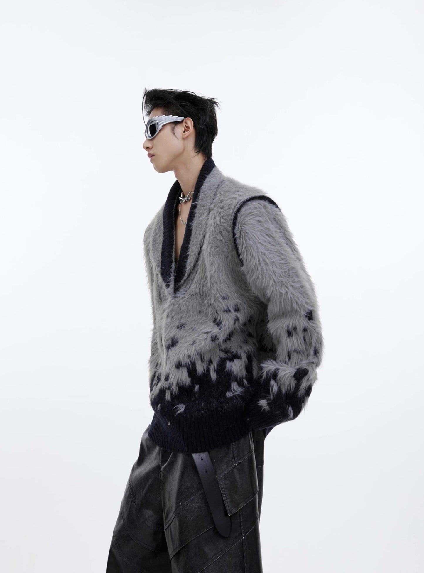 CulturE Contrast Textured V-Neck Knit Sweater