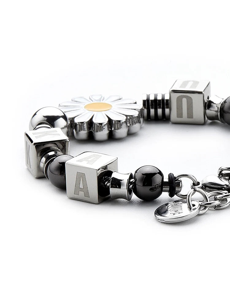 GUUKA Daisy Charm Beaded Bracelet