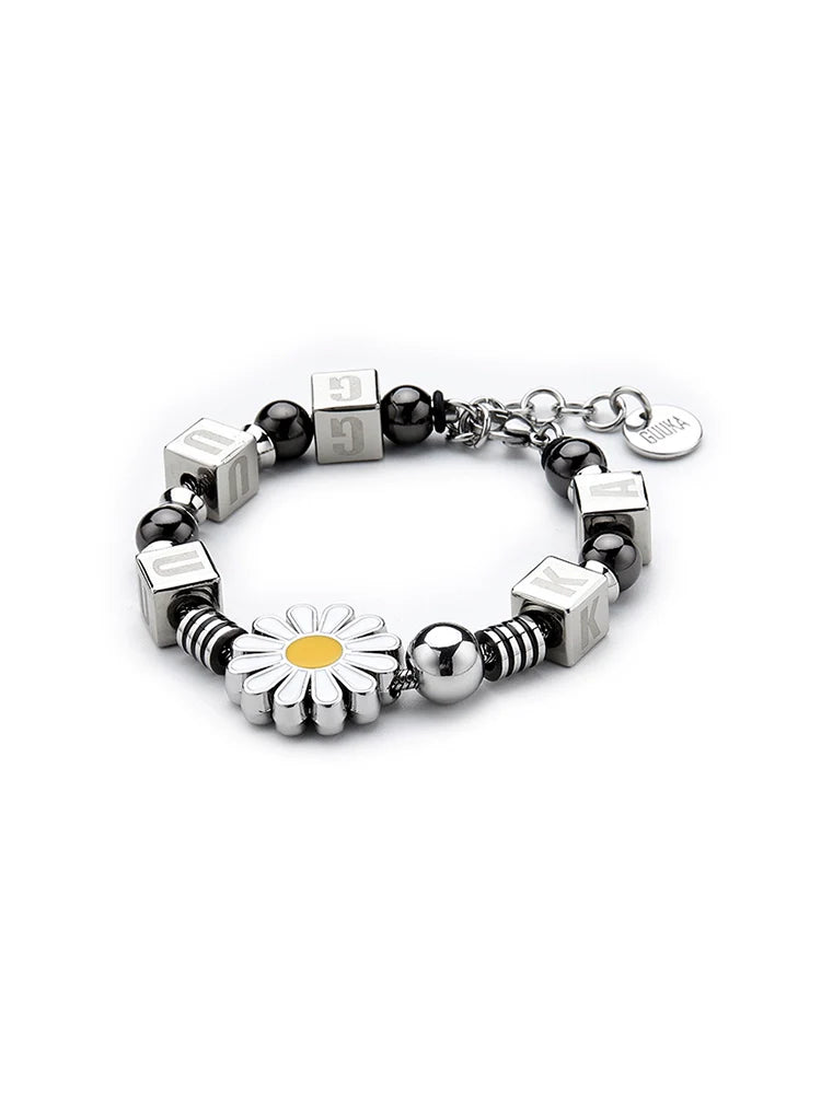 GUUKA Daisy Charm Beaded Bracelet