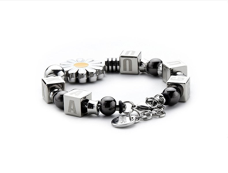 GUUKA Daisy Charm Beaded Bracelet