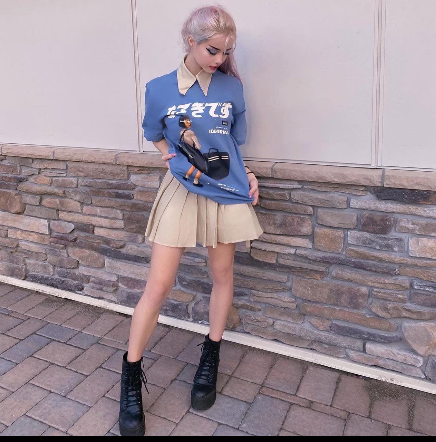 Retro-Inspired Oversized Tee: 'Look Back'